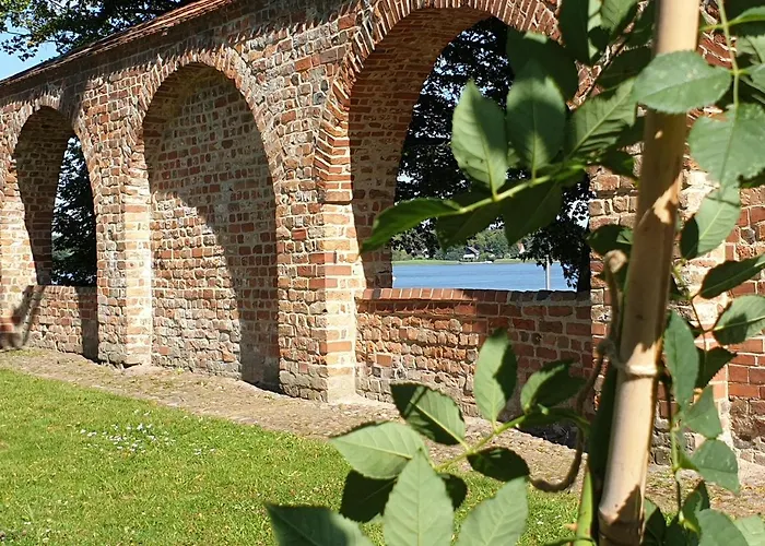 Travel Art Boardinghouse 3* נוירופין